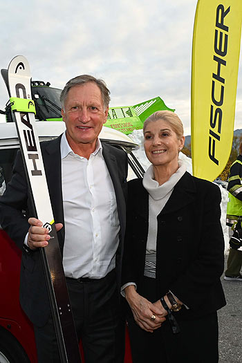 Franz Klammer mit Frau Eva  (li.),  / Film-Premiere "Klammer - Chasing the Line" im Cineplexx Kino in Villach (Kärnten, Österreich) am 26. Oktober 2021 ©Foto: Agentur Schneider-Press/Erwin Schneider